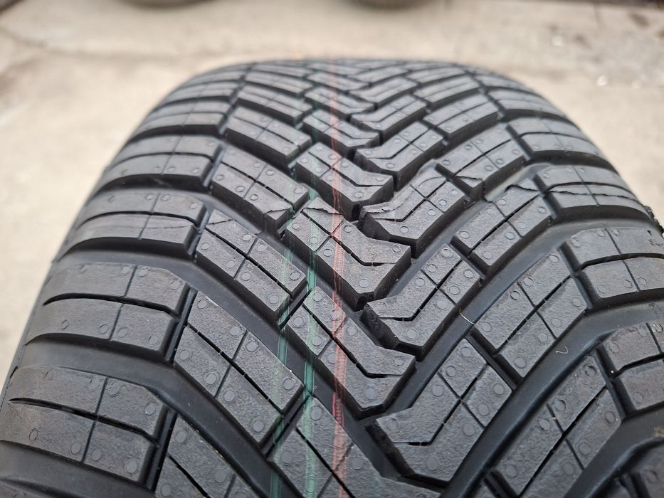 1бр. Нова 215/55/17 Continental All Season Contact