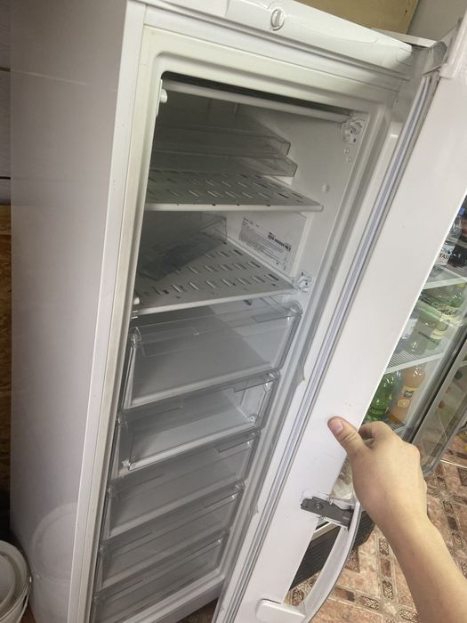 Холодильник INDEZIT