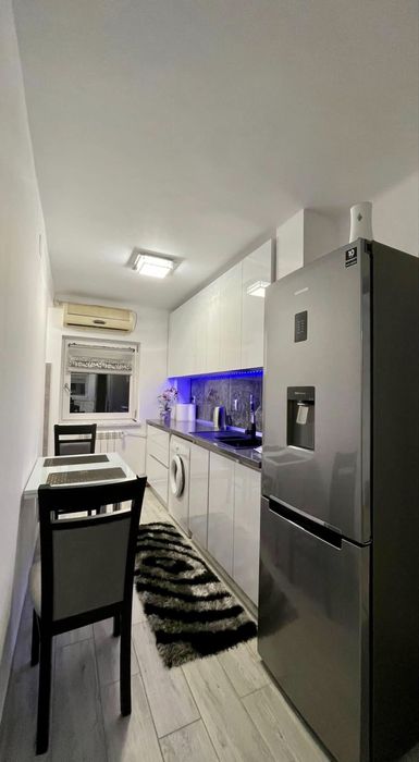 Apartament de inchiriat, 2 camere, decomandat, et 1 Rovine