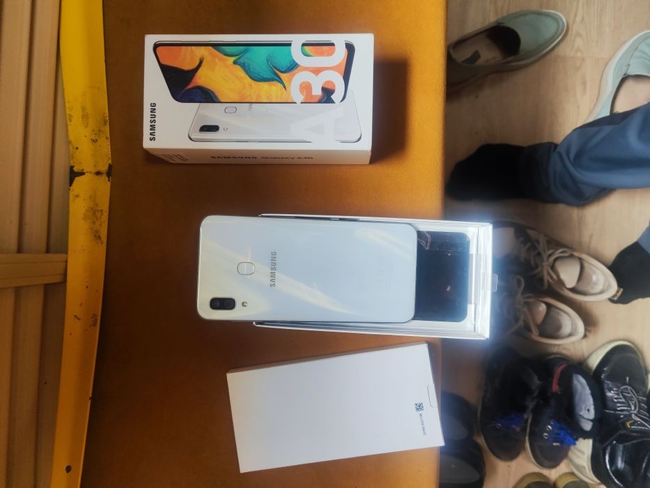 Продам сотовый телефон Самсунг А30