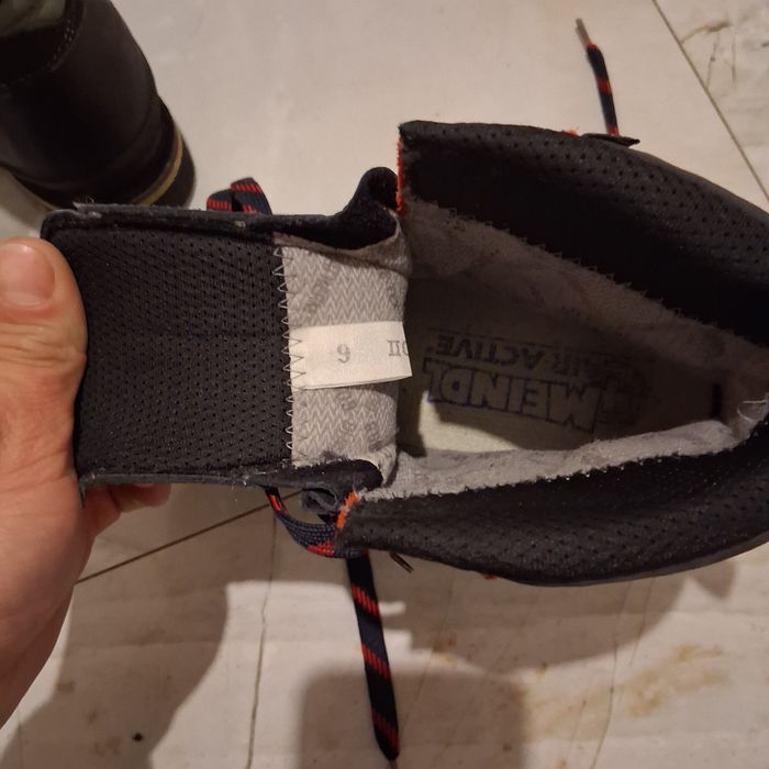 Bocanci trekking drumetie Meindl