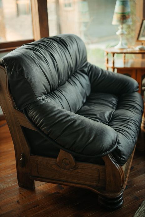 Продавам диван тройка двойка и единица