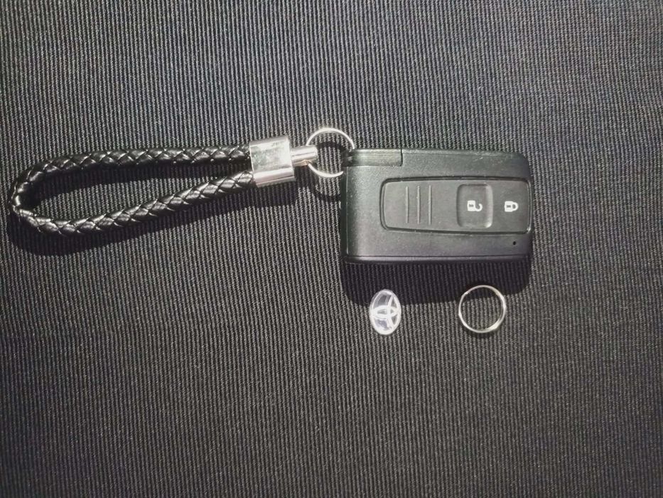 Кутийка за смарт ключ Toyota -Corolla Verso,Prius,Camry 2004 -2009год.