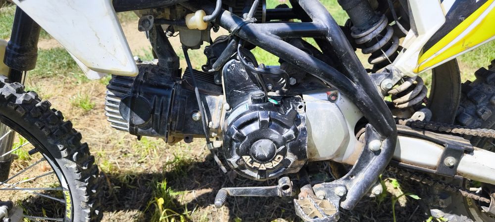 Vând motocicleta alfarad t5