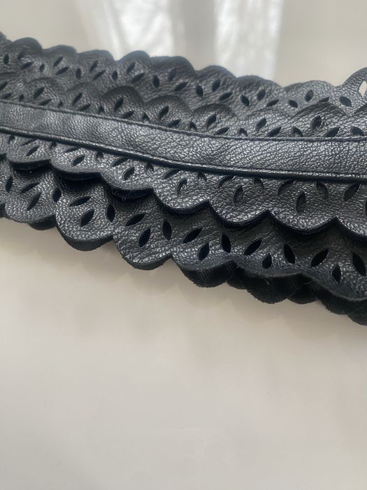 Широк черен колан