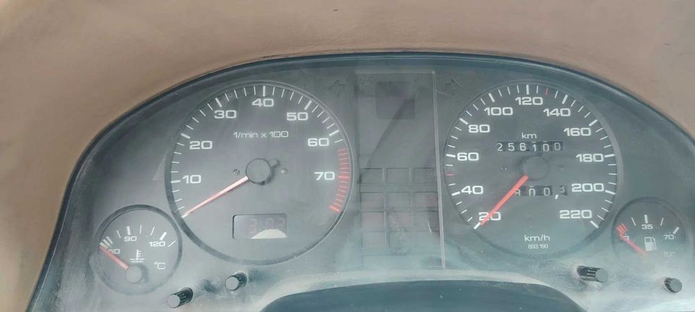 Автомобиль Audi 80 B3