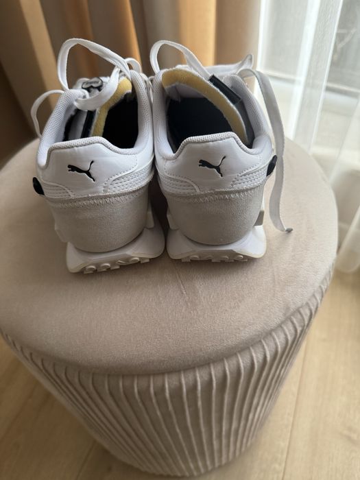 Бели маратонки Puma
