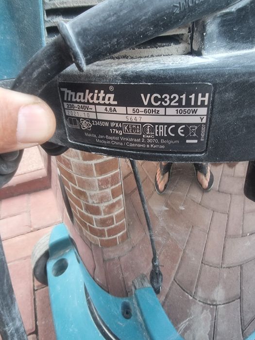 Aspirator umed uscat makita vc 3211h