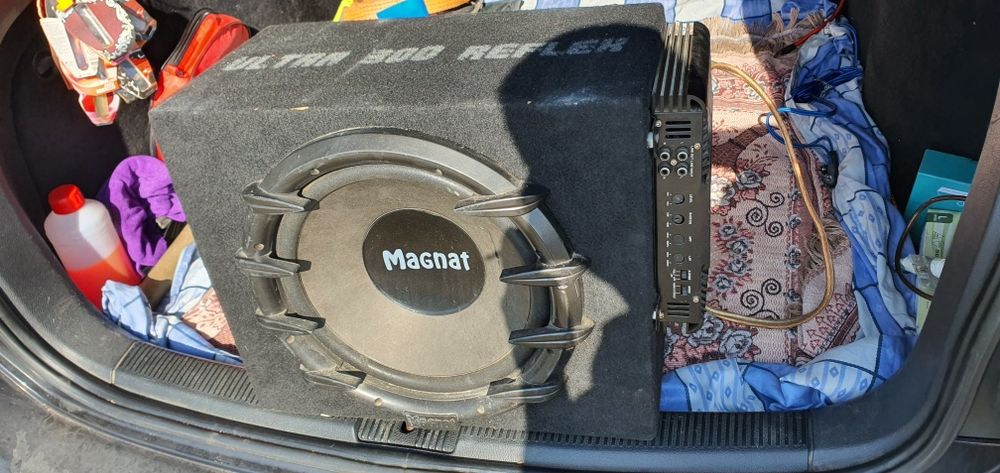 Vând subwoofer și stație Magnat