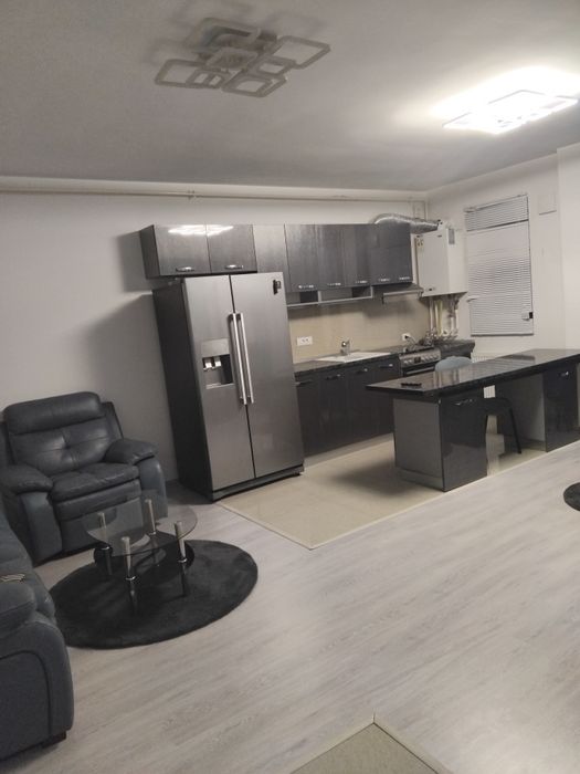 Închiriez apartament