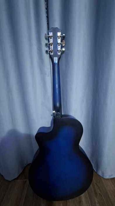 Акустическая  гитара