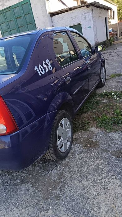 Dezmembrez Dacia Logan din 2006 cap-1598 benzina