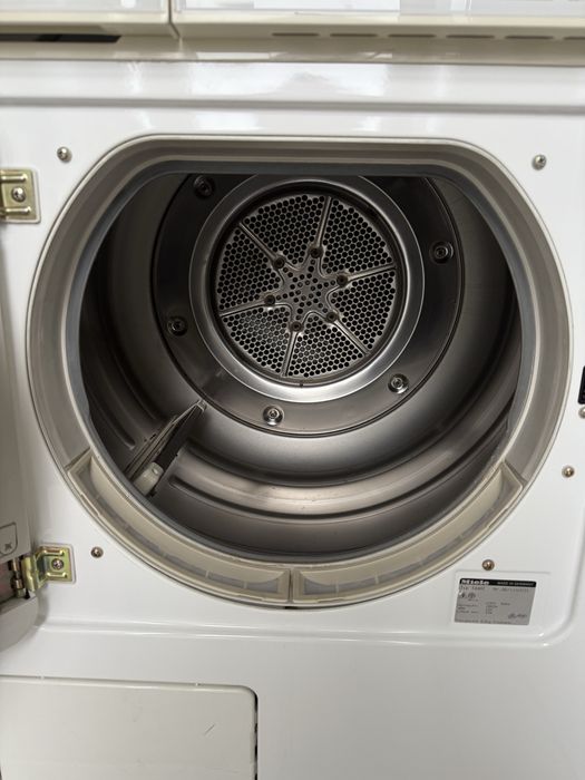 Сушилня с ваничка за вода Миеле