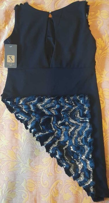 Rochie neagra scurta cu blanita si paiete