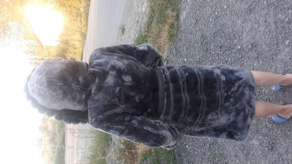 Женская мутоновая шубка.