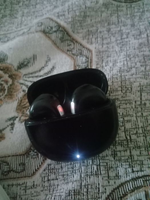 Продам наушники  qcy