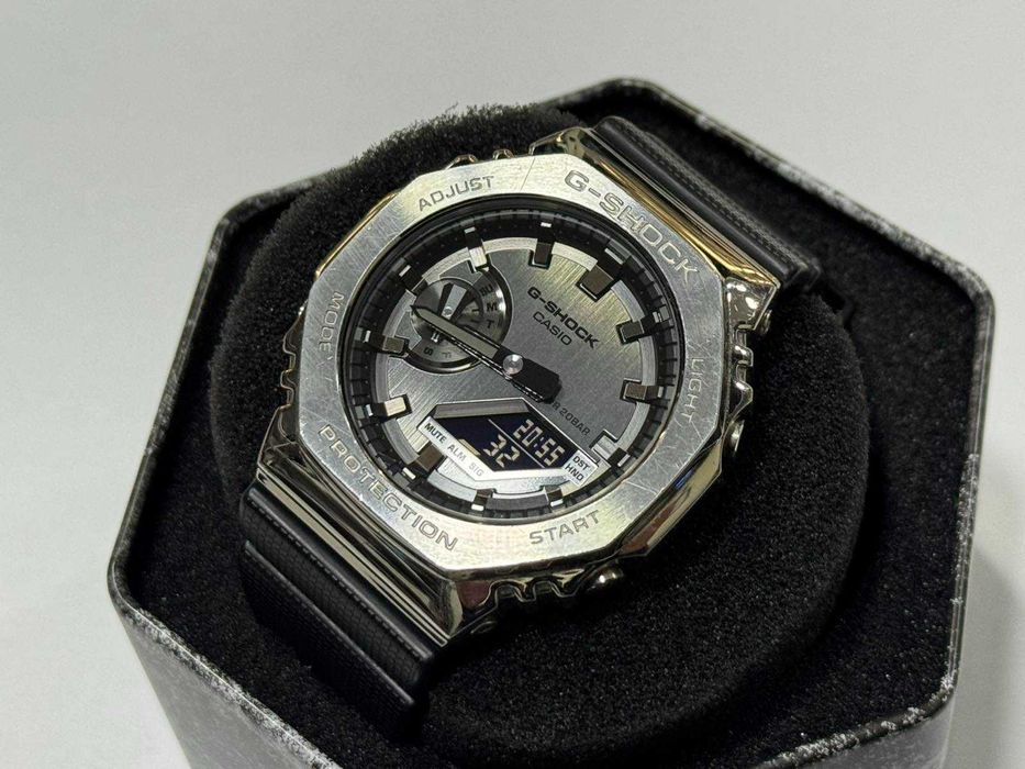 Часовник Casio G-Shock GM-2100-1AER