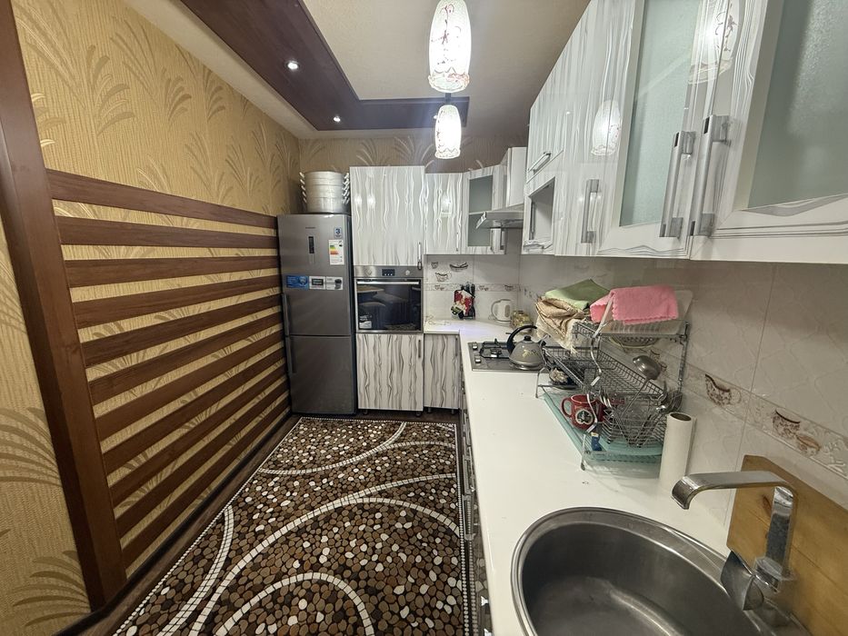 Продается 4х квартира заходи живи в Центре города ( на против УВД)