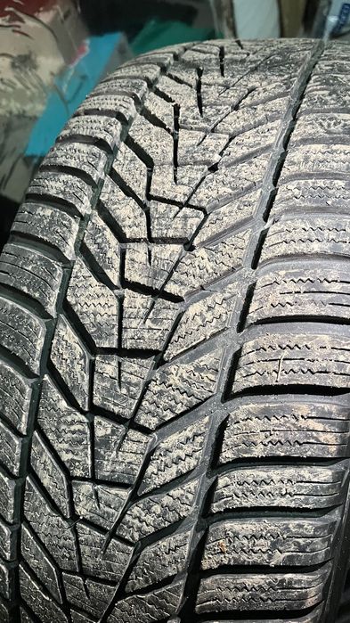 Гуми Hankook winter 245/45/20 като нови