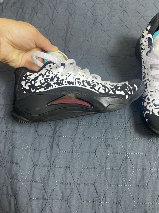 Vand adidasi Jordan Zion