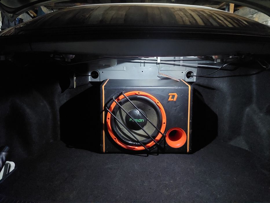 Продам сабуфер в отличном состоянии