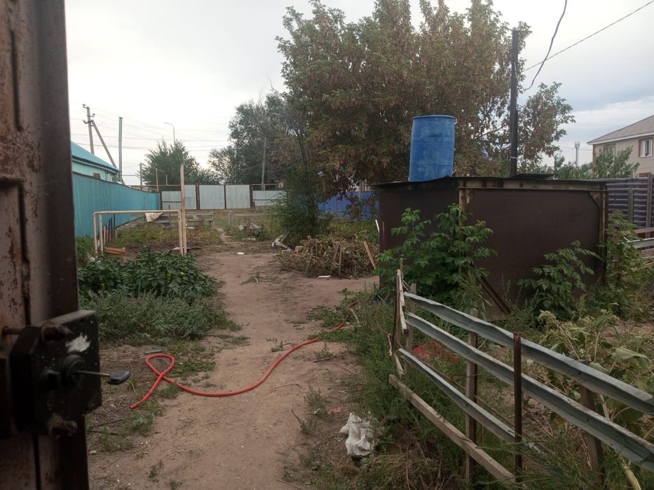 продам дом район ұмз или обмен