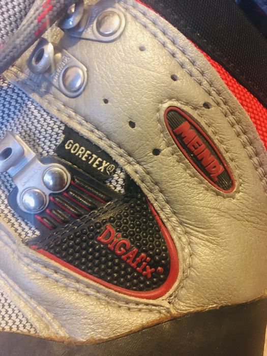 Vând bocanci Meindl penttu damă ,38 dar potriviți pentru 37