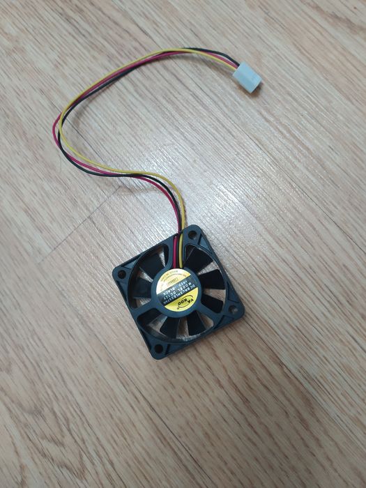 Продам Кулер                 .