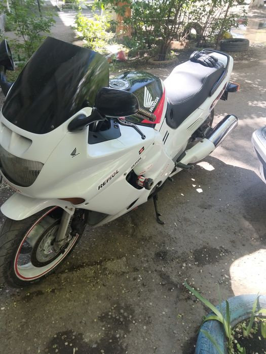 Продам мотоцикл Хонда F1000