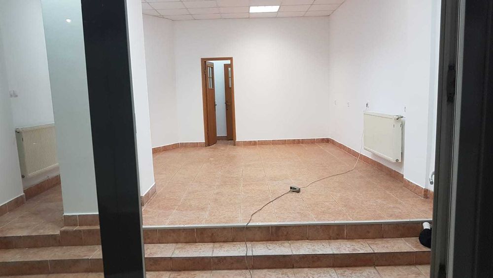 Inchiriez spatiu 40 mp.central Rm.Valcea