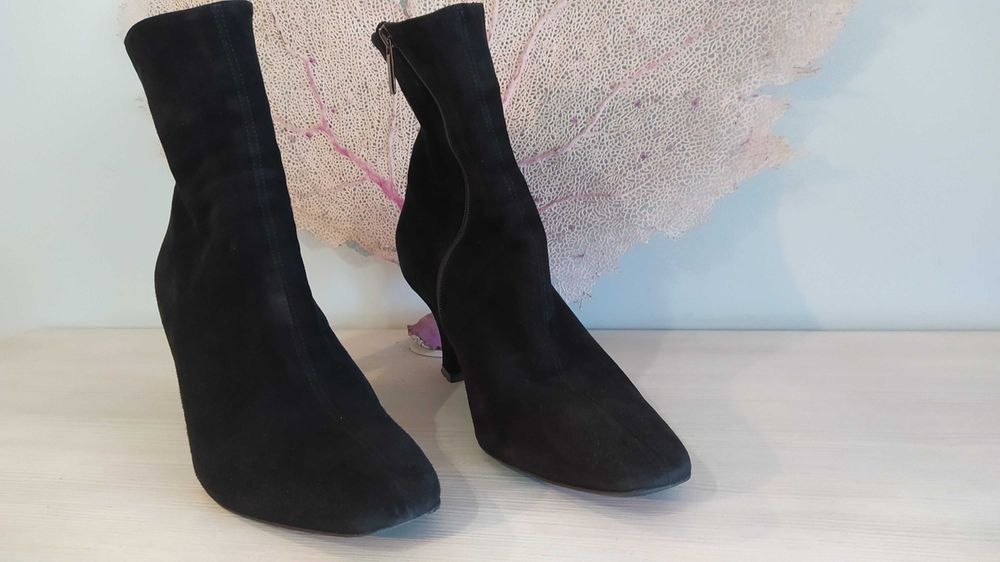 THIERRY RABOTIN черни велурени боти №40