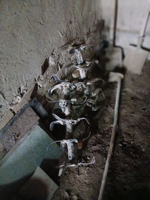 Yer suradigan traktor sotiladi