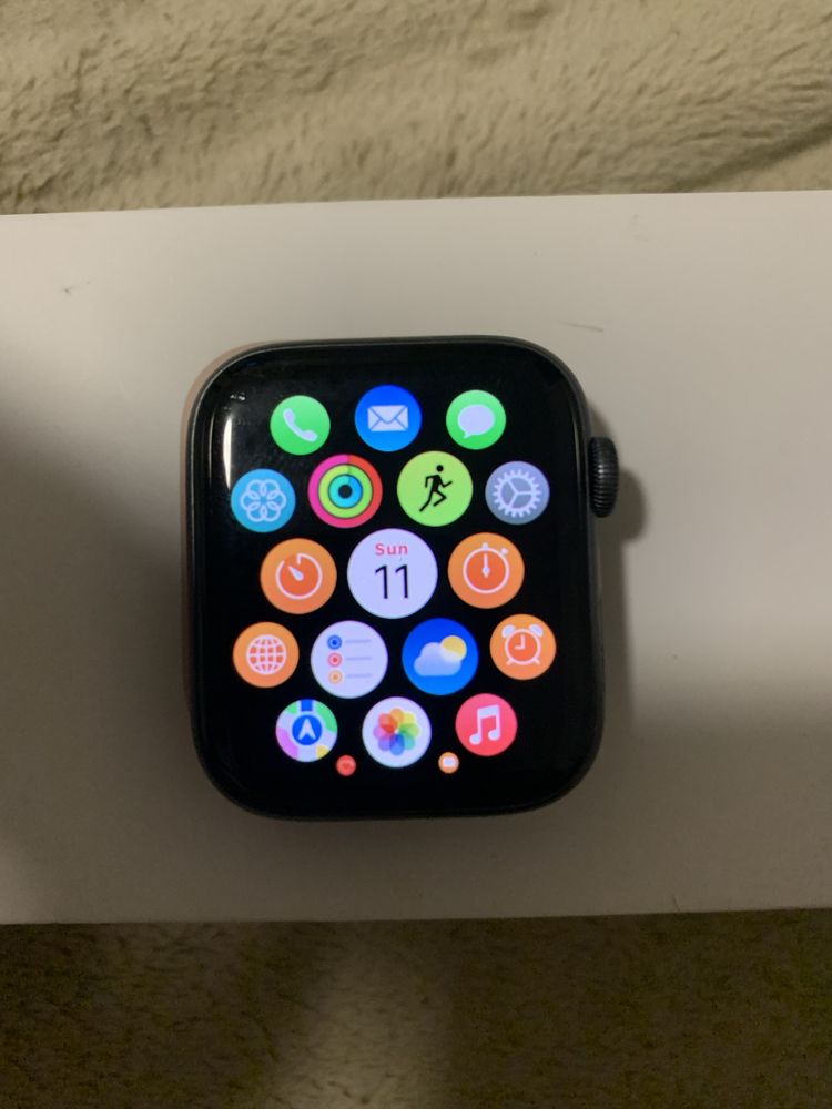 Apple watch series 5 44mm OLX.bg