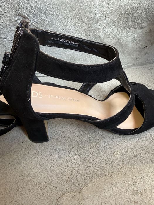 Сандали с ток запазени