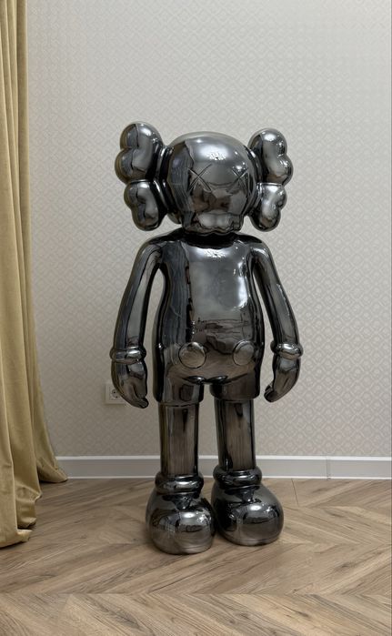 Статуя KAWS хромированная
