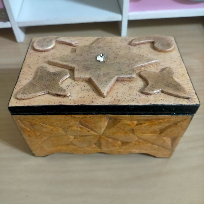Продам шкатулки б/у 2шт