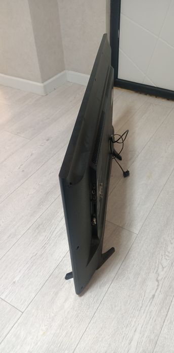 Продам телевизор на запчасти