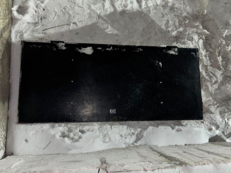 Продам железную дверь 80*200