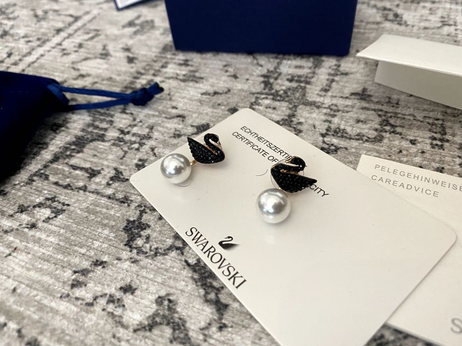 Cercei Swarovski swan lebada, detasabil, negru