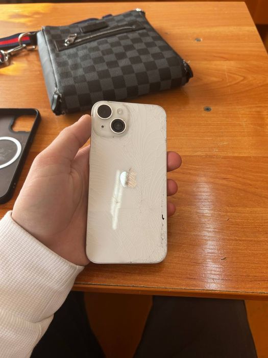 iPhone 14 белый цвет