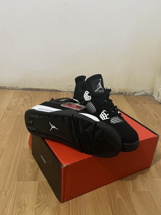 Jordan 4 marimea 42 nefolositi