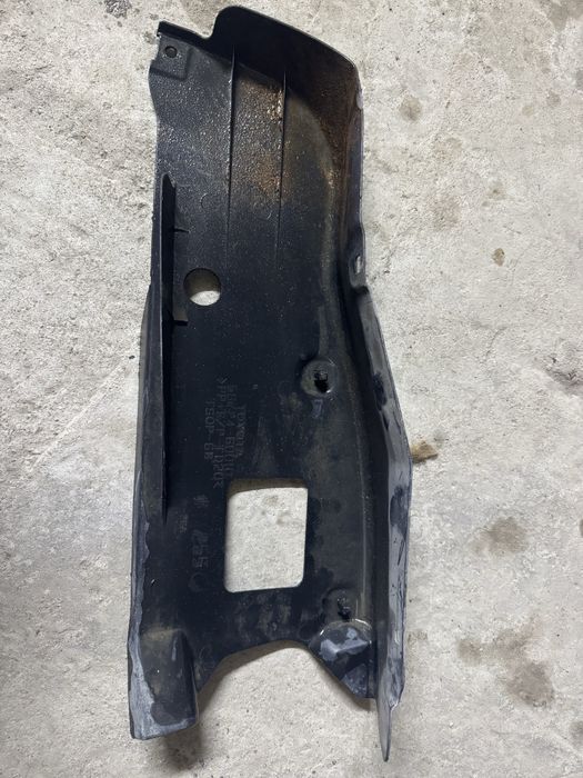 Пыльник заднего бампера Lexus lx570, Toyota land Cruiser 200