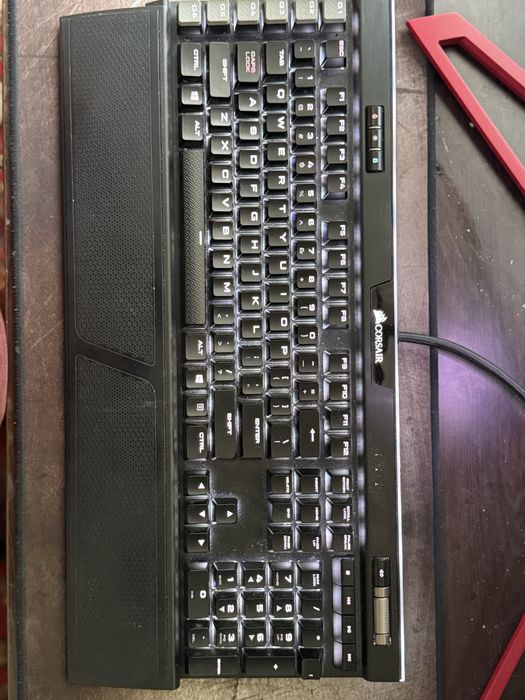 Corsair K95 в добро състояние
