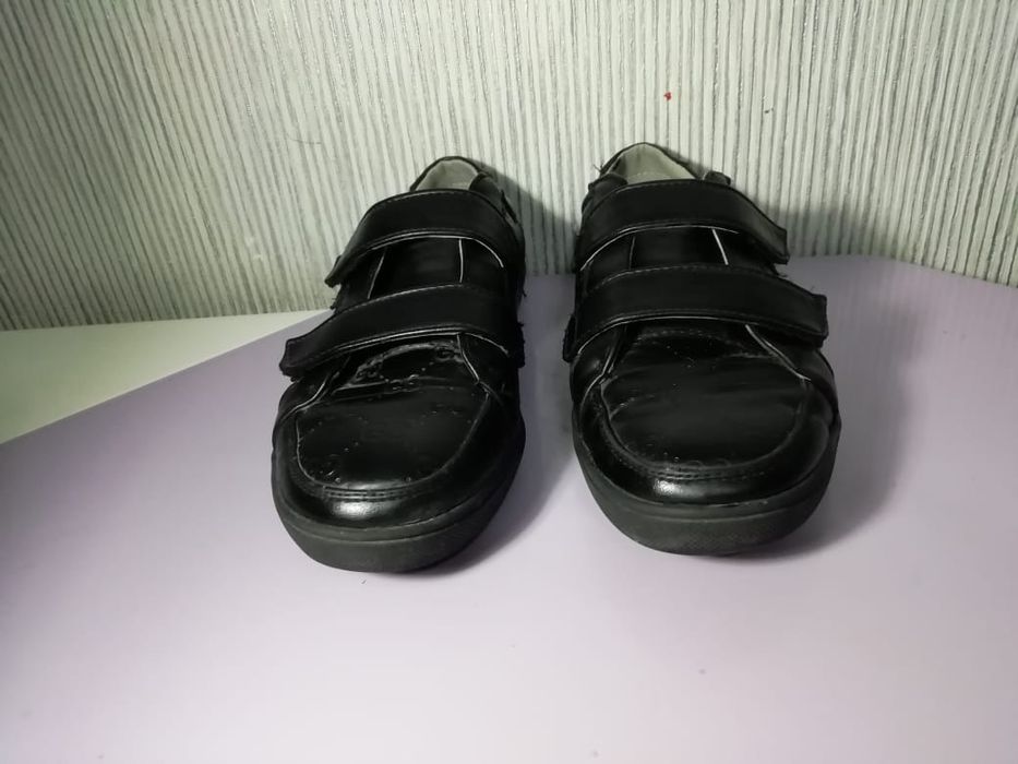 Продам детские ботинки