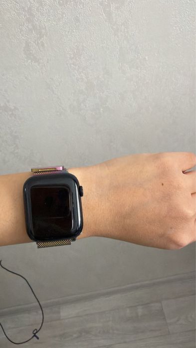 Часы Apple в отл состояние