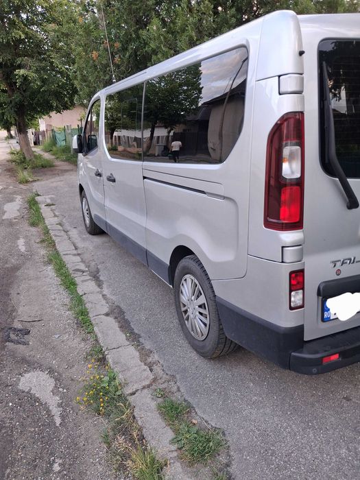 Furgona 9 locuri
