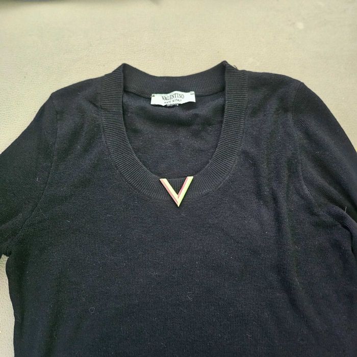 Блузa Valentino черна и блуза голо рамо