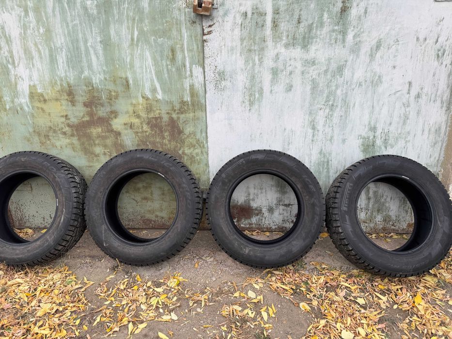 Продам зимние шины Pirelli Ice Zero 225/65 R17 106T с шипами