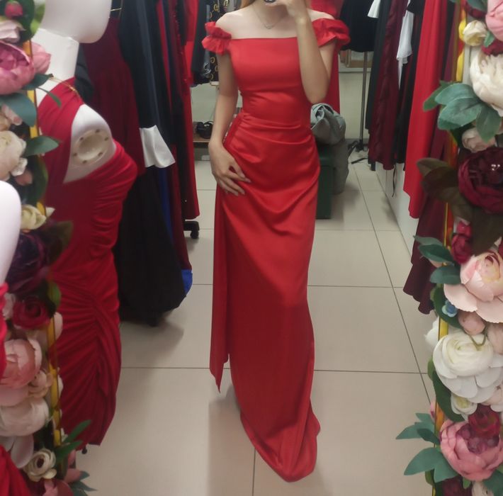 Платье рр 42 красный свет