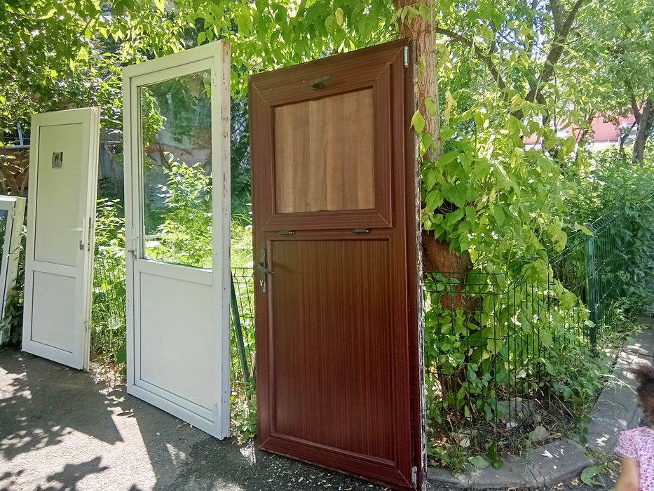 Vând uși termopane